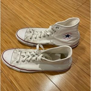 Converse Chuck Taylor, women’s 12, men’s 10. Good condition.